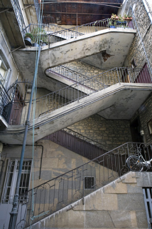 Vue d'ensemble de l'escalier à cage ouverte sur cour. © Région Bourgogne-Franche-Comté, Inventaire du Patrimoine