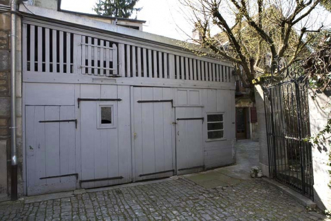 Vue d'ensemble des bûchers au fond de la cour. © Région Bourgogne-Franche-Comté, Inventaire du Patrimoine