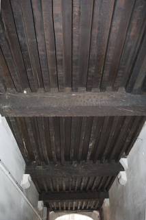 Détail du plafond à la française du passage cocher. © Région Bourgogne-Franche-Comté, Inventaire du Patrimoine