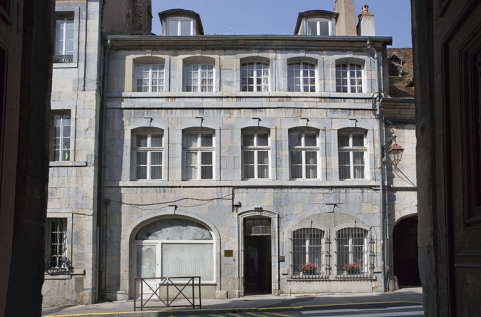 Vue d'ensemble du logis sur rue, de face. © Région Bourgogne-Franche-Comté, Inventaire du Patrimoine