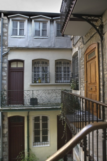 Détail de l'aile droite sur cour depuis l'escalier à cage ouverte. © Région Bourgogne-Franche-Comté, Inventaire du Patrimoine