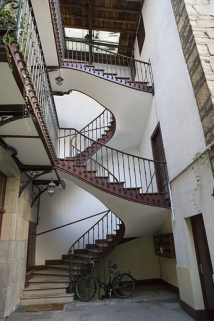 Détail de l'escalier à cage ouverte du logis principal. © Région Bourgogne-Franche-Comté, Inventaire du Patrimoine