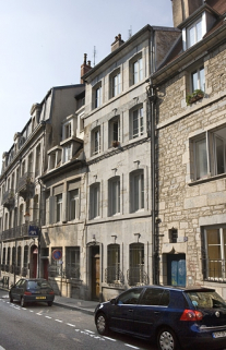 Vue d'ensemble de la façade sur rue, de trois quarts droit. © Région Bourgogne-Franche-Comté, Inventaire du Patrimoine