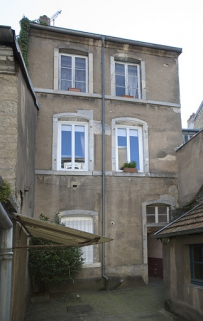 Vue d'ensemble de la façade postérieure du premier logis secondaire. © Région Bourgogne-Franche-Comté, Inventaire du Patrimoine