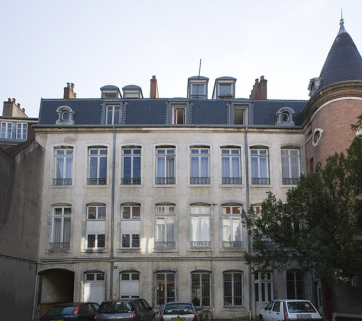 Vue d'ensemble de la façade postérieure du logis principal. © Région Bourgogne-Franche-Comté, Inventaire du Patrimoine