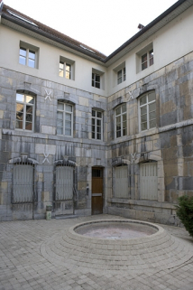 Vue d'ensemble des communs de trois quarts gauche. © Région Bourgogne-Franche-Comté, Inventaire du Patrimoine