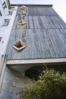 Escalier à cage ouverte sur cour : détail de la fermeture de la cage. © Région Bourgogne-Franche-Comté, Inventaire du Patrimoine