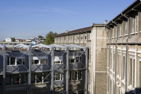 Aile nord et " traverse " : façade sur cour. © Région Bourgogne-Franche-Comté, Inventaire du patrimoine Aile nord et " traverse " : façade sur cour. © Région Bourgogne-Franche-Comté, Inventaire du patrimoine