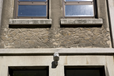 Aile nord : allège d'une baie. © Région Bourgogne-Franche-Comté, Inventaire du patrimoine Aile nord : allège d'une baie. © Région Bourgogne-Franche-Comté, Inventaire du patrimoine