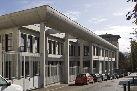 Bâtiment Coste, de trois quarts gauche. © Région Bourgogne-Franche-Comté, Inventaire du patrimoine Bâtiment Coste, de trois quarts gauche. © Région Bourgogne-Franche-Comté, Inventaire du patrimoine