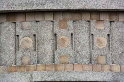 Corps d'entrée : carreaux et disques en grès flammé. © Région Bourgogne-Franche-Comté, Inventaire du patrimoine Corps d'entrée : carreaux et disques en grès flammé. © Région Bourgogne-Franche-Comté, Inventaire du patrimoine