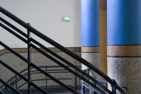 Corps d'entrée, grand escalier : grille et mosaïque. © Région Bourgogne-Franche-Comté, Inventaire du patrimoine Corps d'entrée, grand escalier : grille et mosaïque. © Région Bourgogne-Franche-Comté, Inventaire du patrimoine