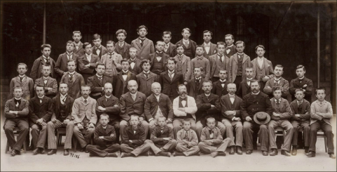 Année scolaire 1898-1899 [groupe d'élèves et professeurs]. © Région Bourgogne-Franche-Comté, Inventaire du patrimoine