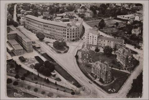 Besançon (Doubs). 11234 - Vue aérienne - L'Ecole d'Horlogerie [depuis l'est], entre 1945 et 1953. © Région Bourgogne-Franche-Comté, Inventaire du patrimoine