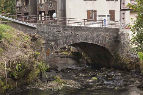 Pont sur la Jougnena (n°13), vue depuis l'amont. © Région Bourgogne-Franche-Comté, Inventaire du patrimoine