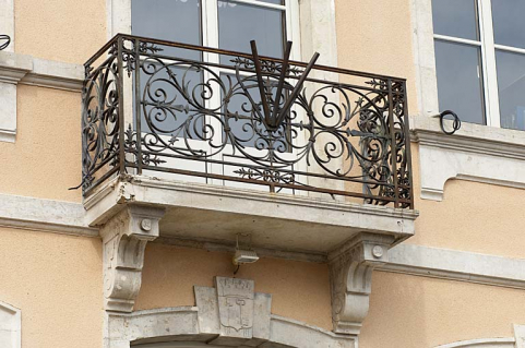 Balcon surmontant l'entrée. © Région Bourgogne-Franche-Comté, Inventaire du patrimoine