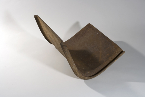 Tuile faîtière : face inférieure. © Région Bourgogne-Franche-Comté, Inventaire du patrimoine