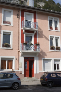 Façade antérieure : travée de la porte d'entrée. © Région Bourgogne-Franche-Comté, Inventaire du patrimoine