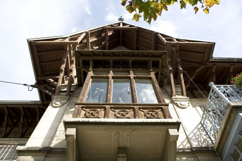 Elévation antérieure : la logette, vue en contre-plongée. © Région Bourgogne-Franche-Comté, Inventaire du patrimoine