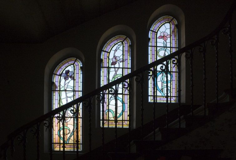 Vitraux du premier étage. © Région Bourgogne-Franche-Comté, Inventaire du patrimoine