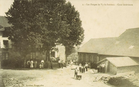 Les Forges de Vy-le-Ferroux. Cour intérieure. © Région Bourgogne-Franche-Comté, Inventaire du patrimoine Les Forges de Vy-le-Ferroux. Cour intérieure. © Région Bourgogne-Franche-Comté, Inventaire du patrimoine