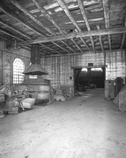 Atelier de fabrication sud en 1981. © Région Bourgogne-Franche-Comté, Inventaire du patrimoine Atelier de fabrication sud en 1981. © Région Bourgogne-Franche-Comté, Inventaire du patrimoine