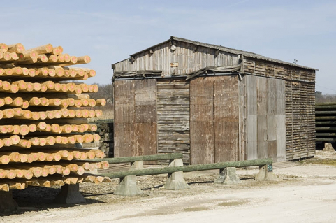 Chantier de bois et bâtiment industriel. © Région Bourgogne-Franche-Comté, Inventaire du patrimoine
