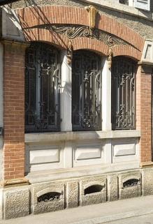 Détail d'une baie triple. © Région Bourgogne-Franche-Comté, Inventaire du patrimoine Détail d'une baie triple. © Région Bourgogne-Franche-Comté, Inventaire du patrimoine