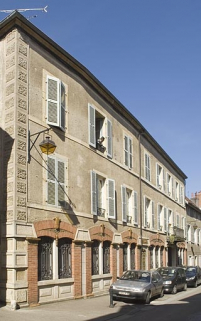 Façade antérieure vue de trois quarts droite. © Région Bourgogne-Franche-Comté, Inventaire du patrimoine Façade antérieure vue de trois quarts droite. © Région Bourgogne-Franche-Comté, Inventaire du patrimoine