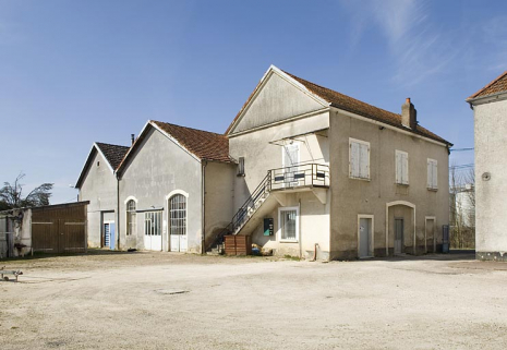 Bâtiments industriels. Atelier et entrepôt depuis la cour. © Région Bourgogne-Franche-Comté, Inventaire du patrimoine Bâtiments industriels. Atelier et entrepôt depuis la cour. © Région Bourgogne-Franche-Comté, Inventaire du patrimoine