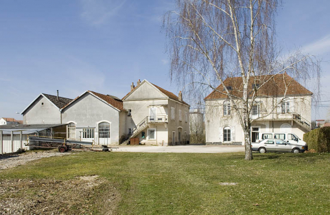 Vue d'ensemble depuis le sud. © Région Bourgogne-Franche-Comté, Inventaire du patrimoine Vue d'ensemble depuis le sud. © Région Bourgogne-Franche-Comté, Inventaire du patrimoine