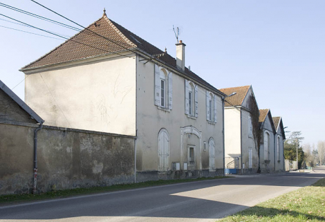 Vue d'ensemble depuis le quai Mavia. © Région Bourgogne-Franche-Comté, Inventaire du patrimoine Vue d'ensemble depuis le quai Mavia. © Région Bourgogne-Franche-Comté, Inventaire du patrimoine