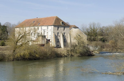 Vue d'ensemble depuis le sud-est. © Région Bourgogne-Franche-Comté, Inventaire du patrimoine
