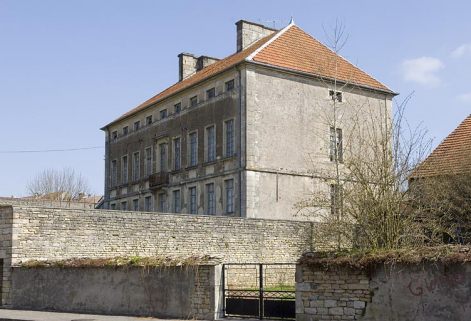 Logement patronal (31 rue Carnot). Vue de trois quarts arrière. © Région Bourgogne-Franche-Comté, Inventaire du patrimoine