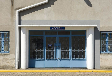 Façade des bureaux. Détail de l'entrée. © Région Bourgogne-Franche-Comté, Inventaire du patrimoine