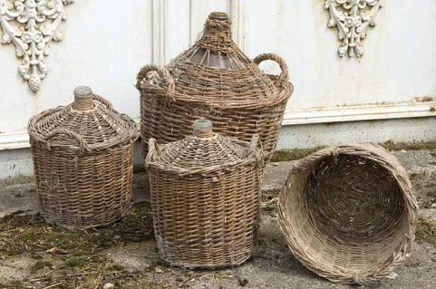 Bonbonnes et panier. © Région Bourgogne-Franche-Comté, Inventaire du patrimoine