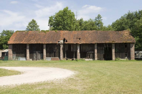 Halle à charbon et écurie vues de face. © Région Bourgogne-Franche-Comté, Inventaire du patrimoine
