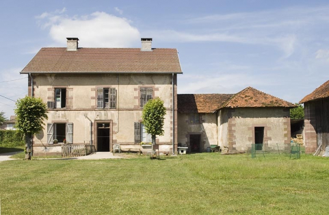 Pavillon est et dépendances depuis la cour. © Région Bourgogne-Franche-Comté, Inventaire du patrimoine