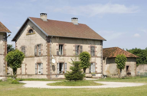 Pavillon est vu de trois quarts. © Région Bourgogne-Franche-Comté, Inventaire du patrimoine