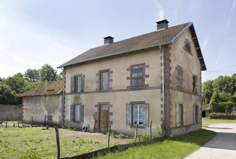 Pavillon est depuis le chemin d'accès. © Région Bourgogne-Franche-Comté, Inventaire du patrimoine