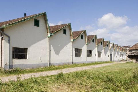 Atelier de fabrication. Alignement de pignons depuis le sud. © Région Bourgogne-Franche-Comté, Inventaire du patrimoine