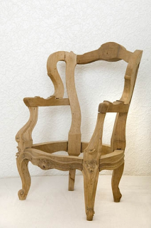 Modèle réduit d'un fauteuil de style Louis XV. © Région Bourgogne-Franche-Comté, Inventaire du patrimoine