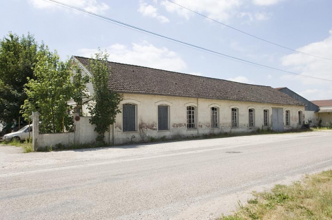Atelier de fabrication sur rue. Vue de trois quarts gauche. © Région Bourgogne-Franche-Comté, Inventaire du patrimoine