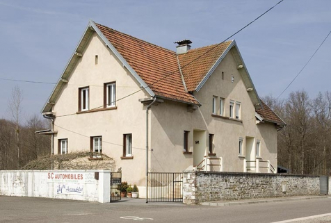 Logement de cadres (?). Vue de trois quarts. © Région Bourgogne-Franche-Comté, Inventaire du patrimoine