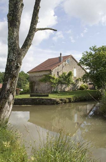 Le logement vu de trois quarts arrière. © Région Bourgogne-Franche-Comté, Inventaire du patrimoine