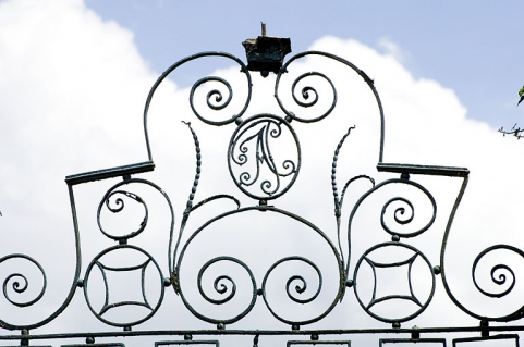 Grille en ferronnerie du portail du parc. Partie supérieure. © Région Bourgogne-Franche-Comté, Inventaire du patrimoine