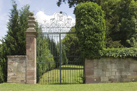 Portail en ferronnerie du parc. © Région Bourgogne-Franche-Comté, Inventaire du patrimoine