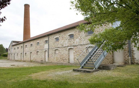 Façade nord vue de trois quarts droite. © Région Bourgogne-Franche-Comté, Inventaire du patrimoine