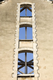 Pignon de l'aile ouest. Ouvertures de la travée centrale. © Région Bourgogne-Franche-Comté, Inventaire du patrimoine