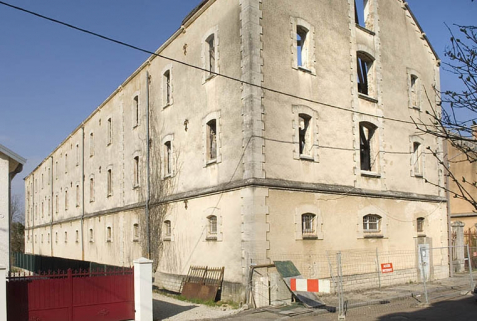 Aile ouest incendiée vue de trois quarts. © Région Bourgogne-Franche-Comté, Inventaire du patrimoine